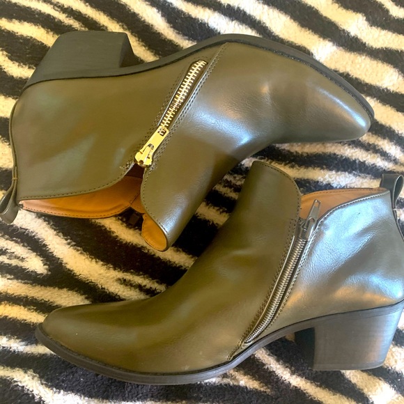 Rouje Shoes - Olive Booties with Silver zipper